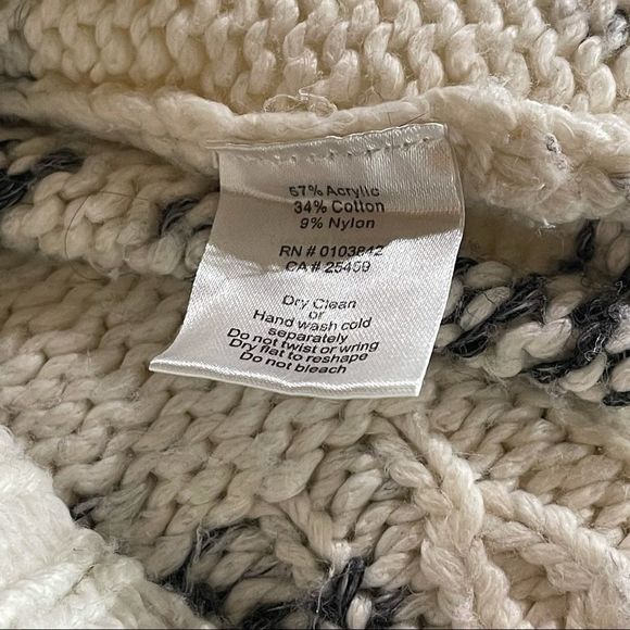 De Rigueur White & Black Speckled Hi-Lo Sweater - Picture 9 of 10